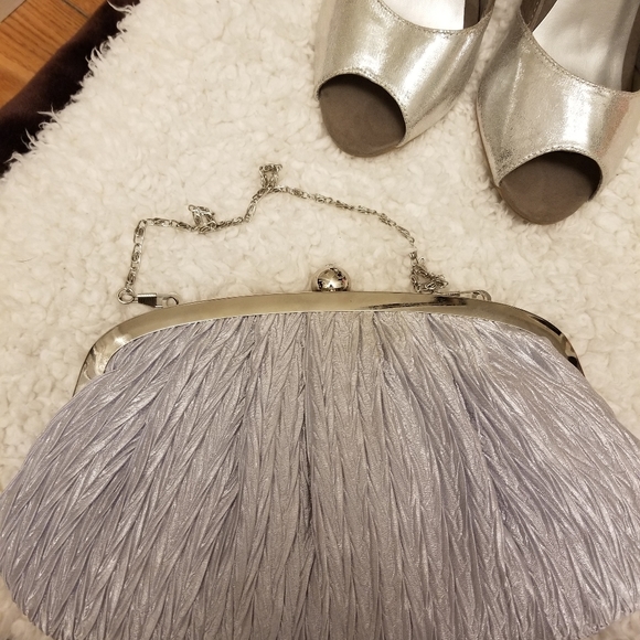 Clutch - Picture 2 of 3
